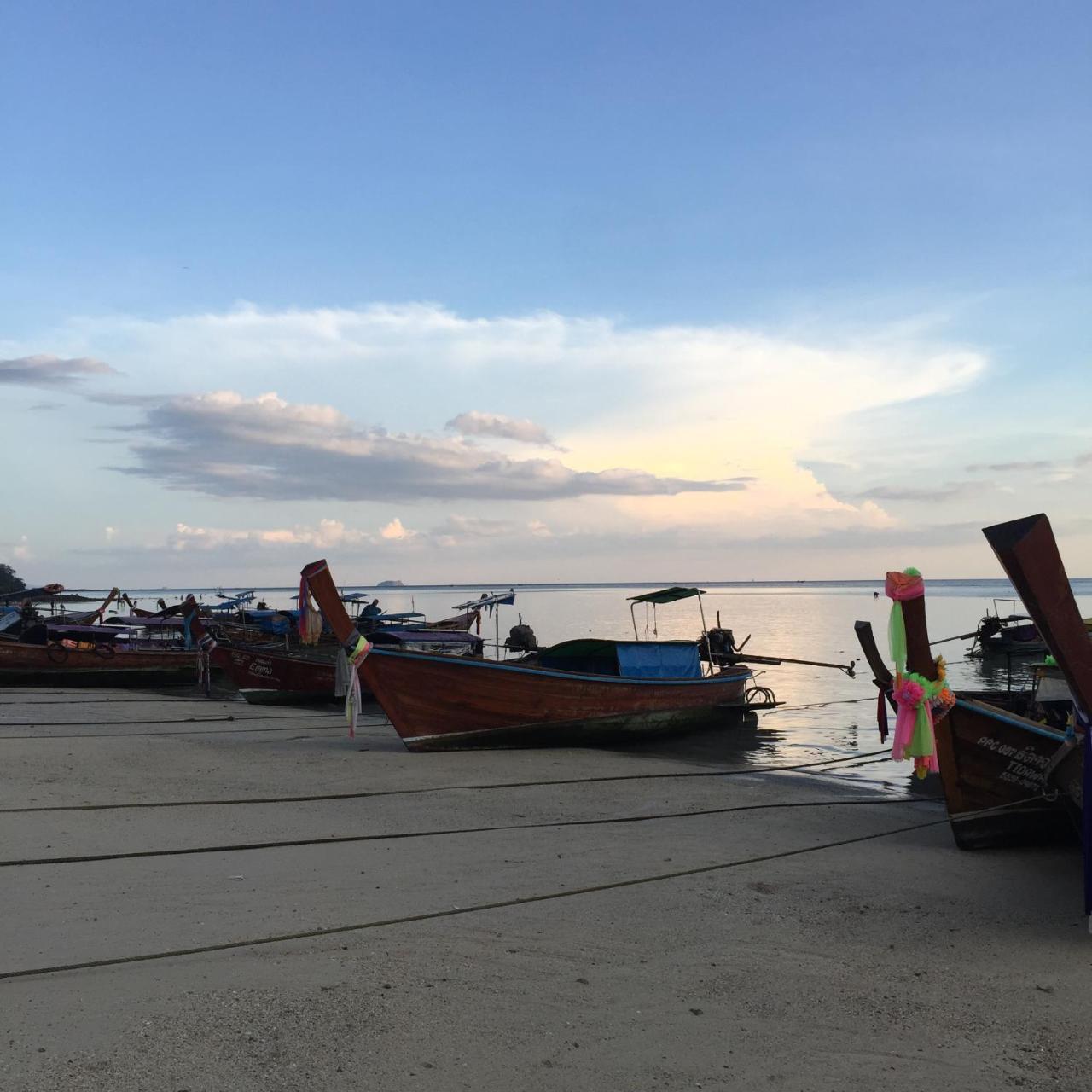 Phi Phi Sea And Hill Resort Exteriör bild
