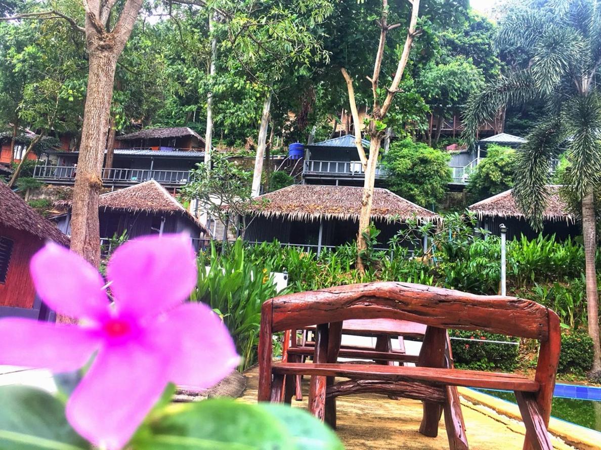 Phi Phi Sea And Hill Resort Exteriör bild